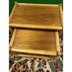D_ vintage tafel bijzettafel rotan