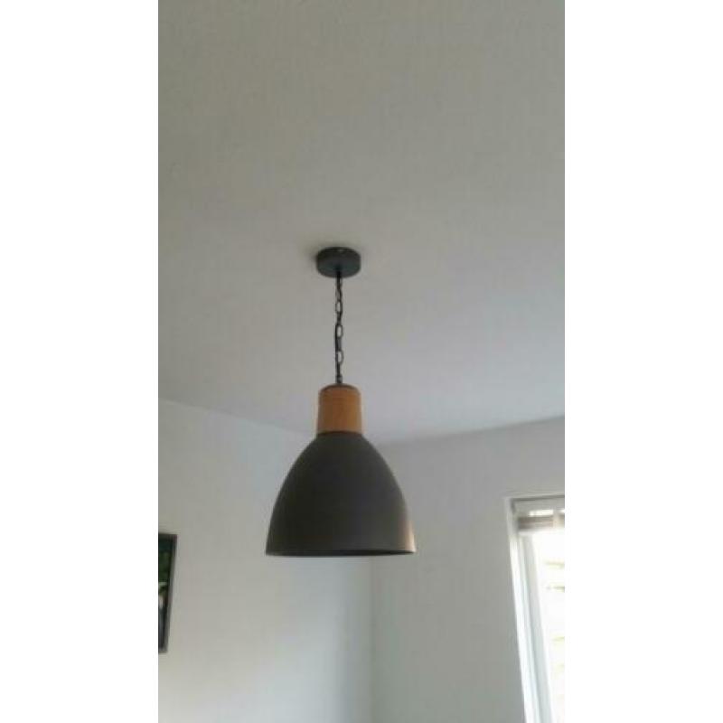 Grijze indusstrieele hanglamp staal met eiken,