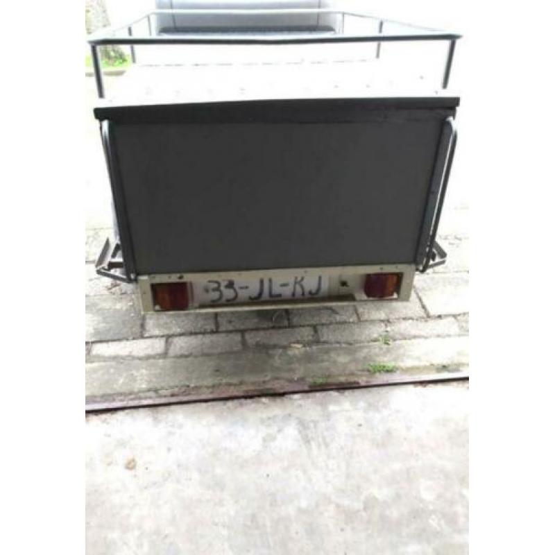 Gesloten bagage / gereedschap aanhangwagen met reserve wiel