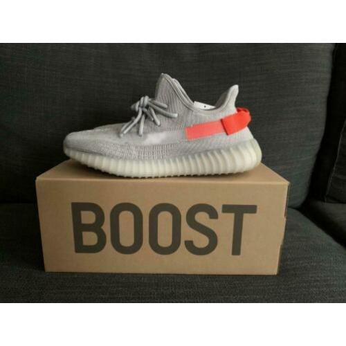 Yeezy Boost 350 V2 tail light maat 43 1/3
