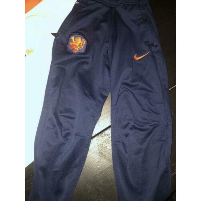 Nike/trainingspak /maat 128