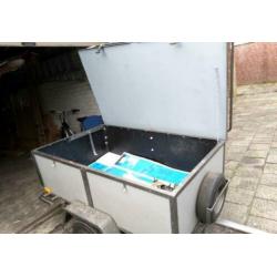 Gesloten bagage / gereedschap aanhangwagen met reserve wiel