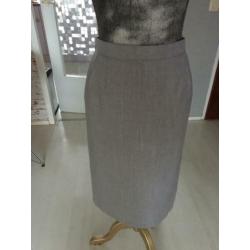 Licht grijze classic rok maat 38