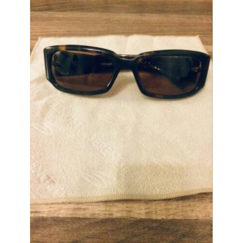 DKNY zonnebril bruin