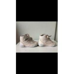 Reebok maat 18,5 lichtrose