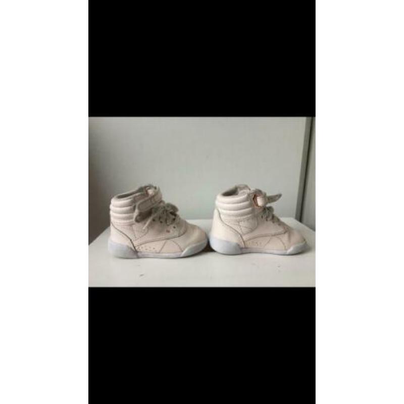 Reebok maat 18,5 lichtrose
