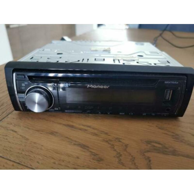 Pioneer radio met usb en DAB