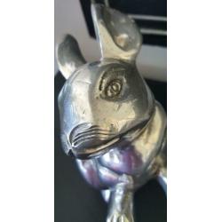 Antiek sculptuur beeld haas zilver/ aluminium is erg zwaar