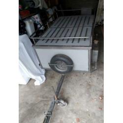Gesloten bagage / gereedschap aanhangwagen met reserve wiel