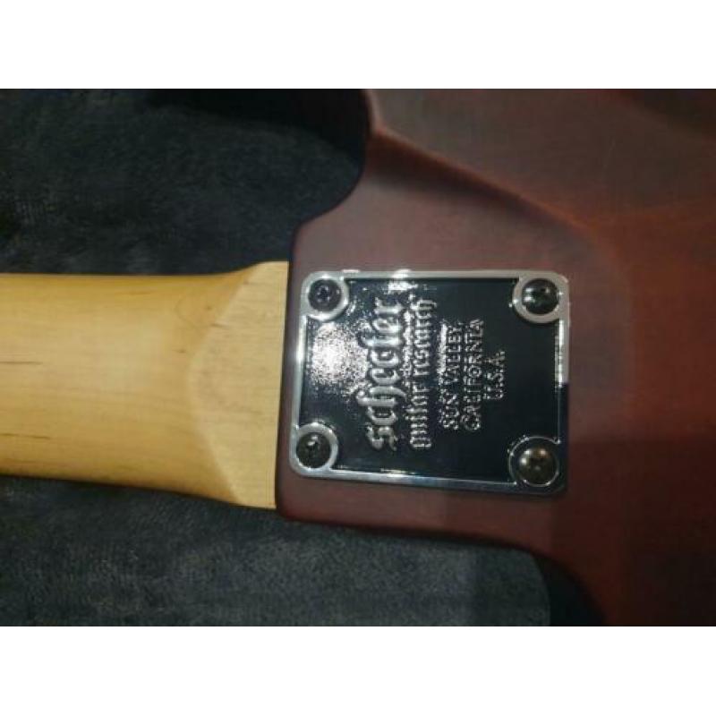 Schecter Omen-8 ( 8 string / 8 snarig )