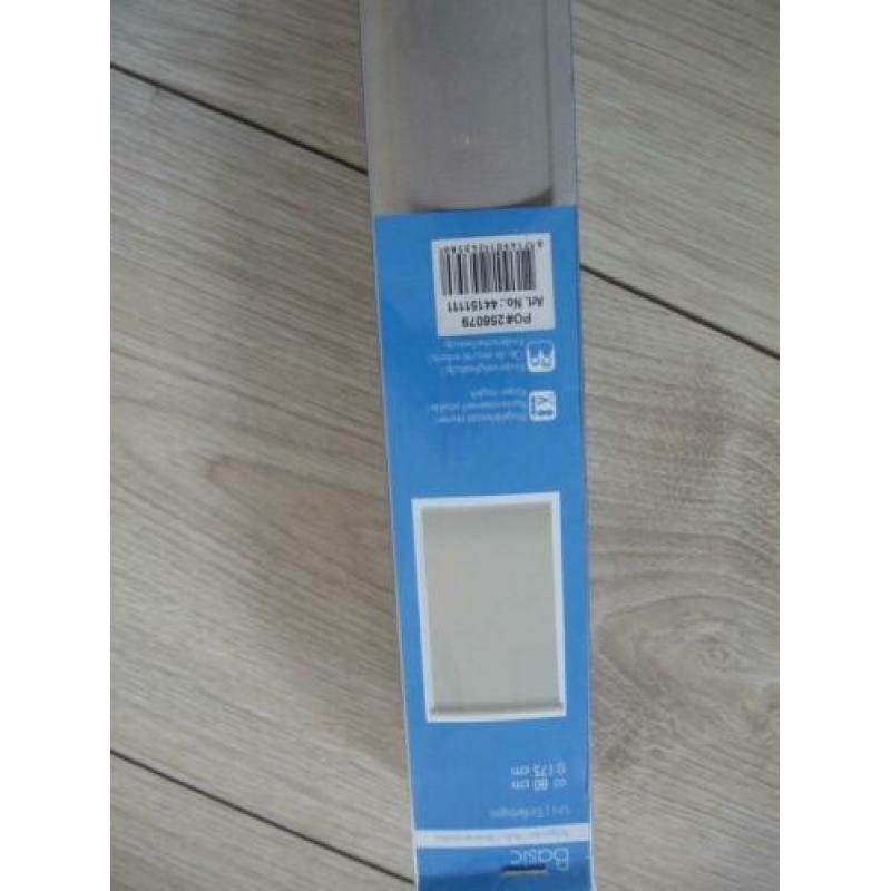 Nw basic rolgordijn zandkleur 80x175 €10.00 Leen Bakker.