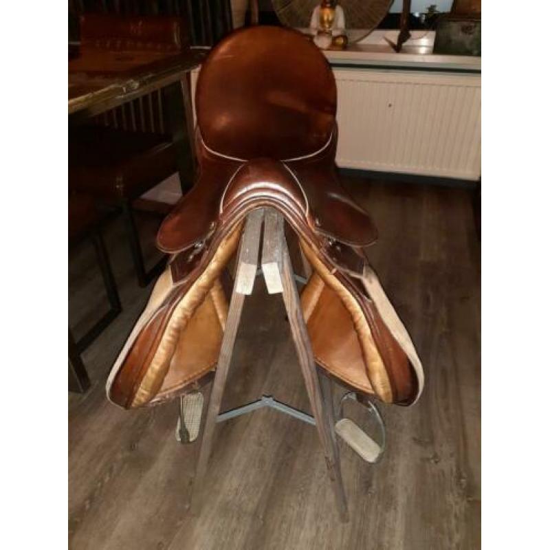 JC veelzijdigheidszadel volledig bruin leder 18.5 inch zadel