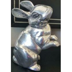 Antiek sculptuur beeld haas zilver/ aluminium is erg zwaar