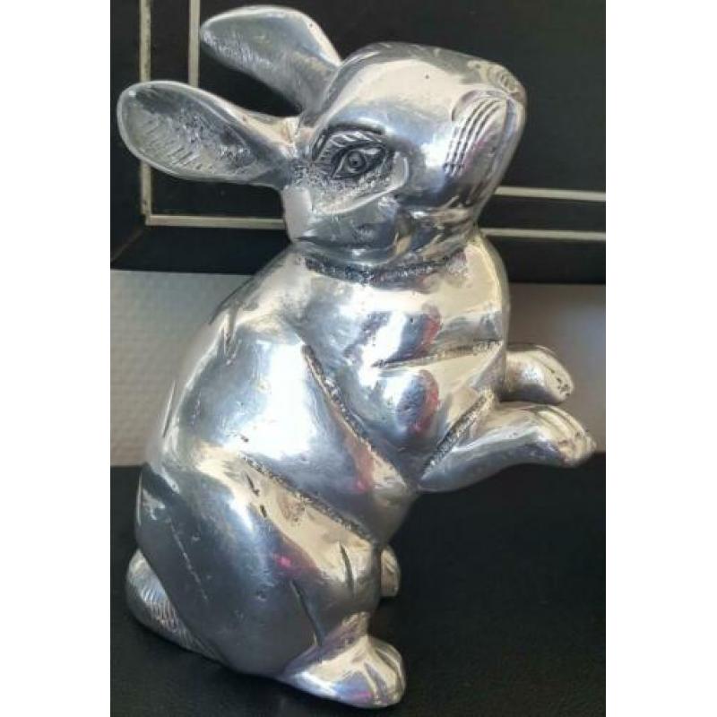 Antiek sculptuur beeld haas zilver/ aluminium is erg zwaar