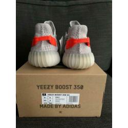 Yeezy Boost 350 V2 tail light maat 43 1/3