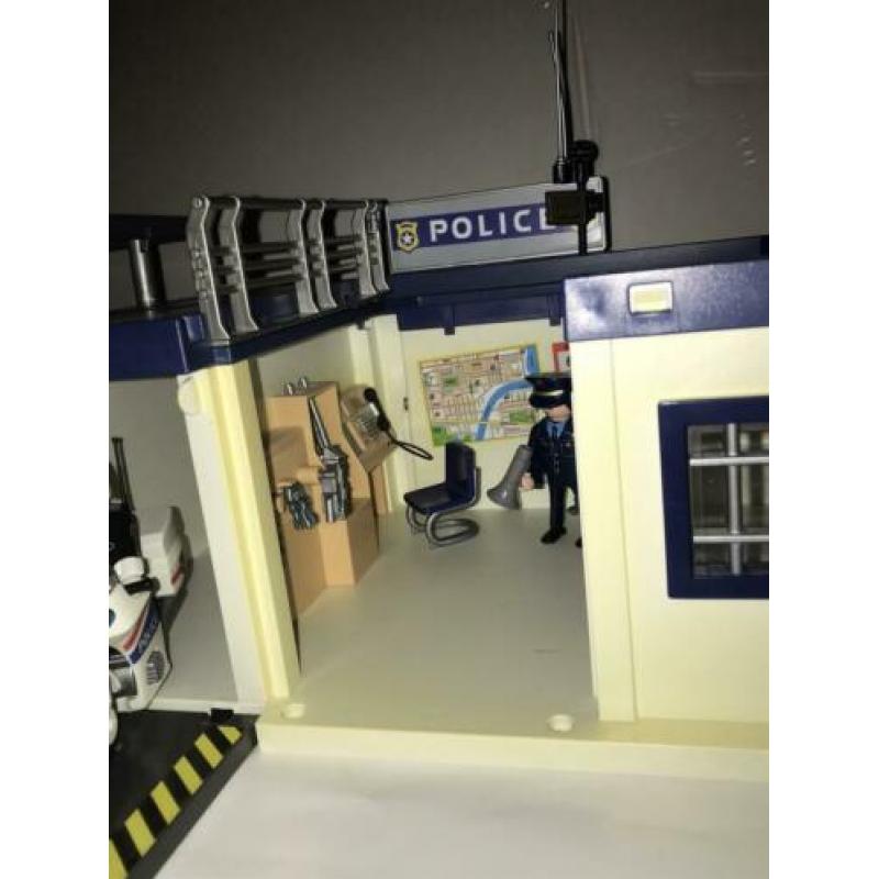 Playmobil politiebureau en dief