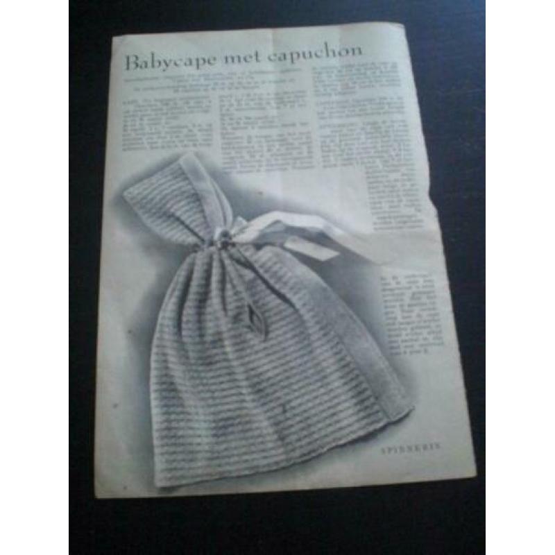 Retro breipatroon van babycape en dames handschoenen