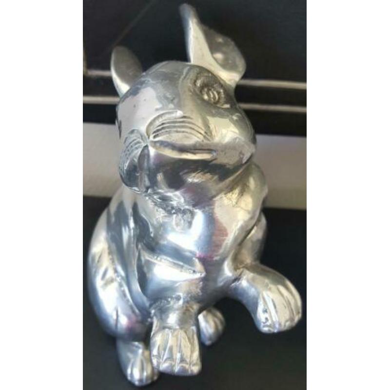 Antiek sculptuur beeld haas zilver/ aluminium is erg zwaar