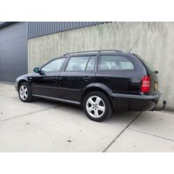 Skoda Octavia Combi 1.6 Collection TOP AUTO airco
