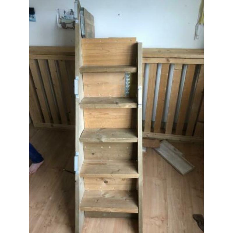 Steigerhouten trappen, hout en bedbodem voor hoogslapers