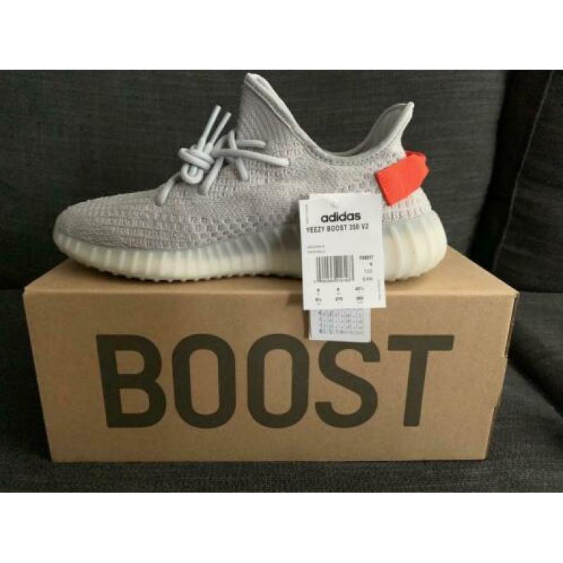 Yeezy Boost 350 V2 tail light maat 43 1/3