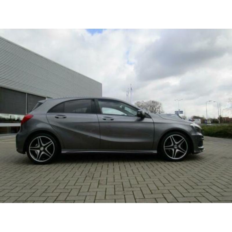 Mercedes-Benz A-Klasse 180 AMG Line Automaat Navigatie Night