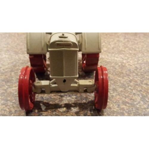Fordson model F 1:16 ERTL