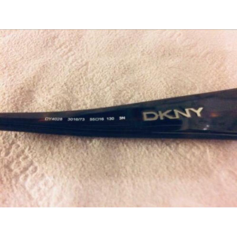 DKNY zonnebril bruin