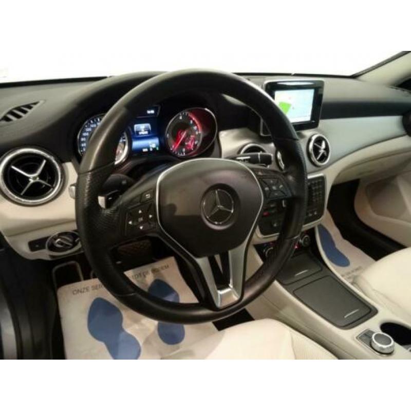 Mercedes-Benz CLA-Klasse 180 CDI PRESTIGE AMG STYLE Autom, L