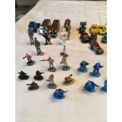 Mini legervoertuigen en auto’s , popjes