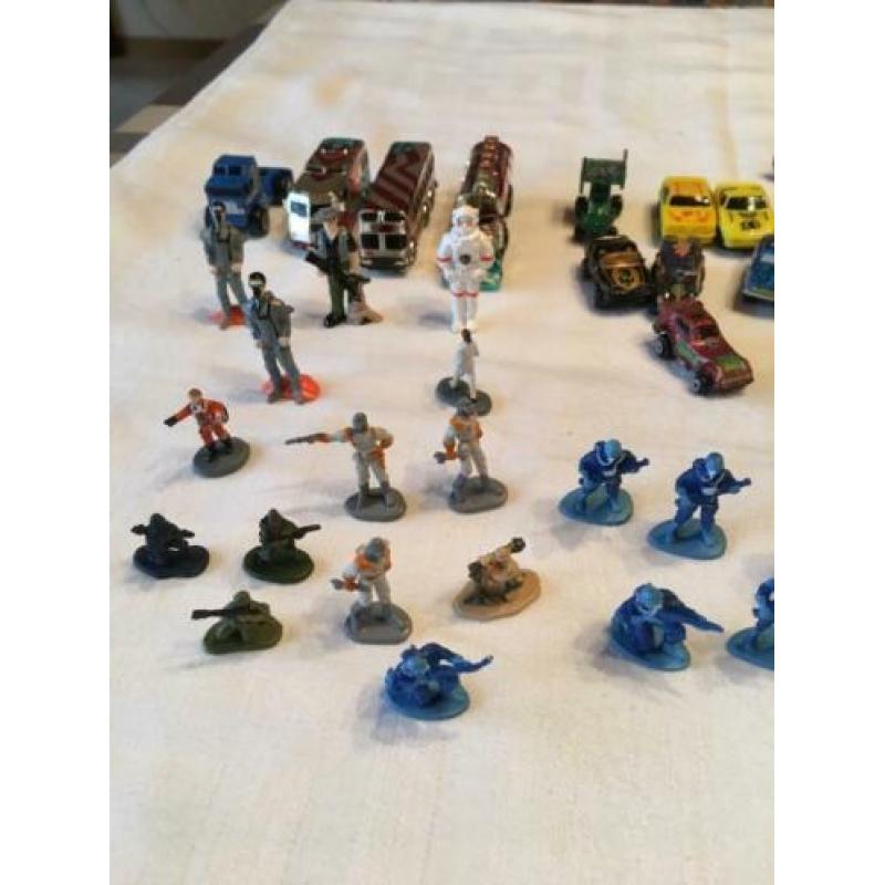 Mini legervoertuigen en auto’s , popjes