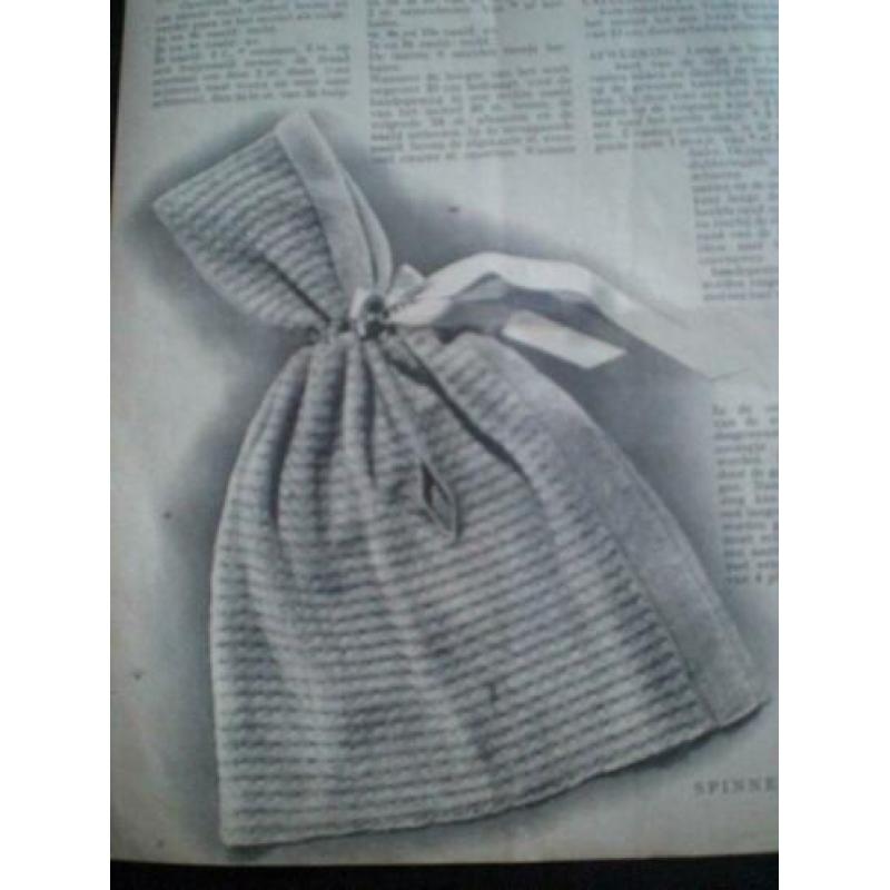 Retro breipatroon van babycape en dames handschoenen