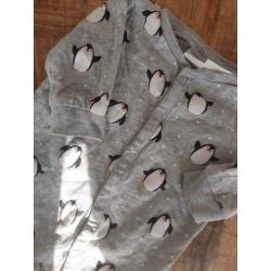 3x pyjama / boxpakje €2 met voetjes