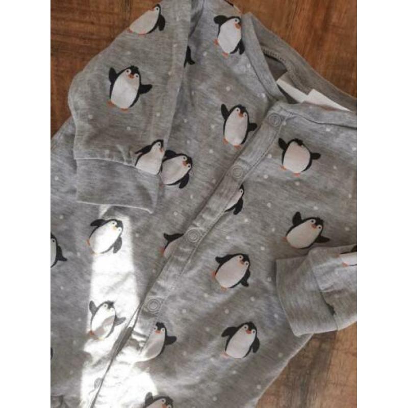 3x pyjama / boxpakje €2 met voetjes