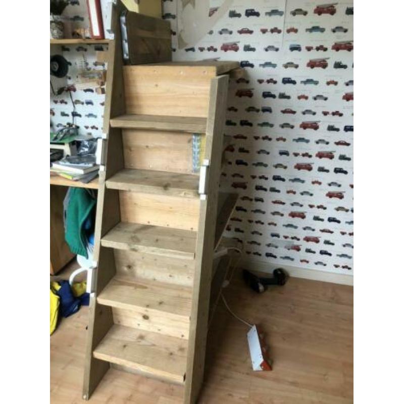 Steigerhouten trappen, hout en bedbodem voor hoogslapers