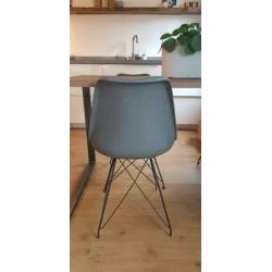 4 grijze eetkamerstoelen