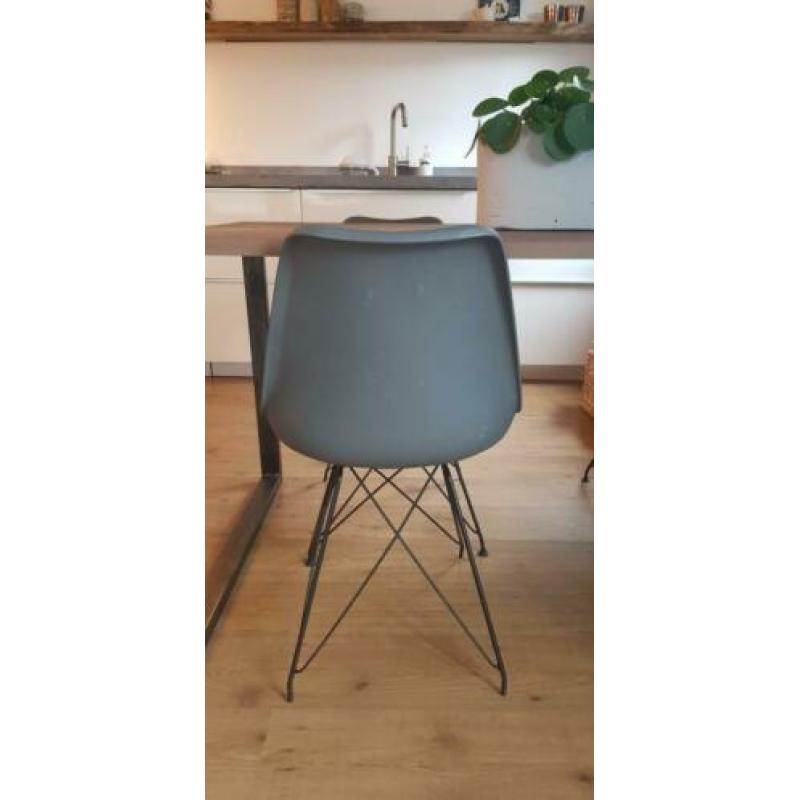 4 grijze eetkamerstoelen