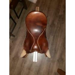 JC veelzijdigheidszadel volledig bruin leder 18.5 inch zadel