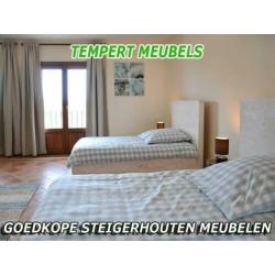 Stoer bed van steigerplanken / Steigerhouten bed.