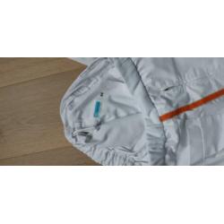 Witte uniform broeken voor in de zorg.