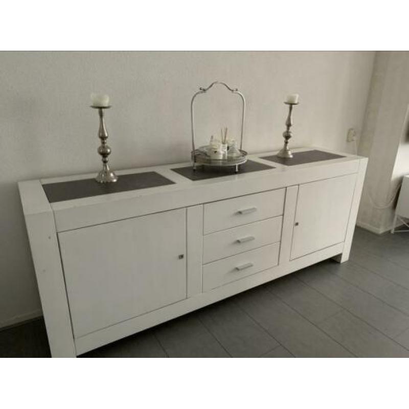 Witte dressoir