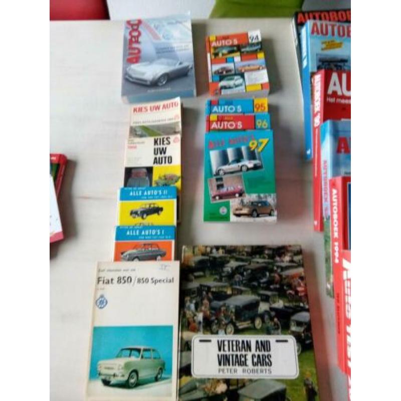 Een keur aan auto boeken 25 stuk 1966 tot 2000!