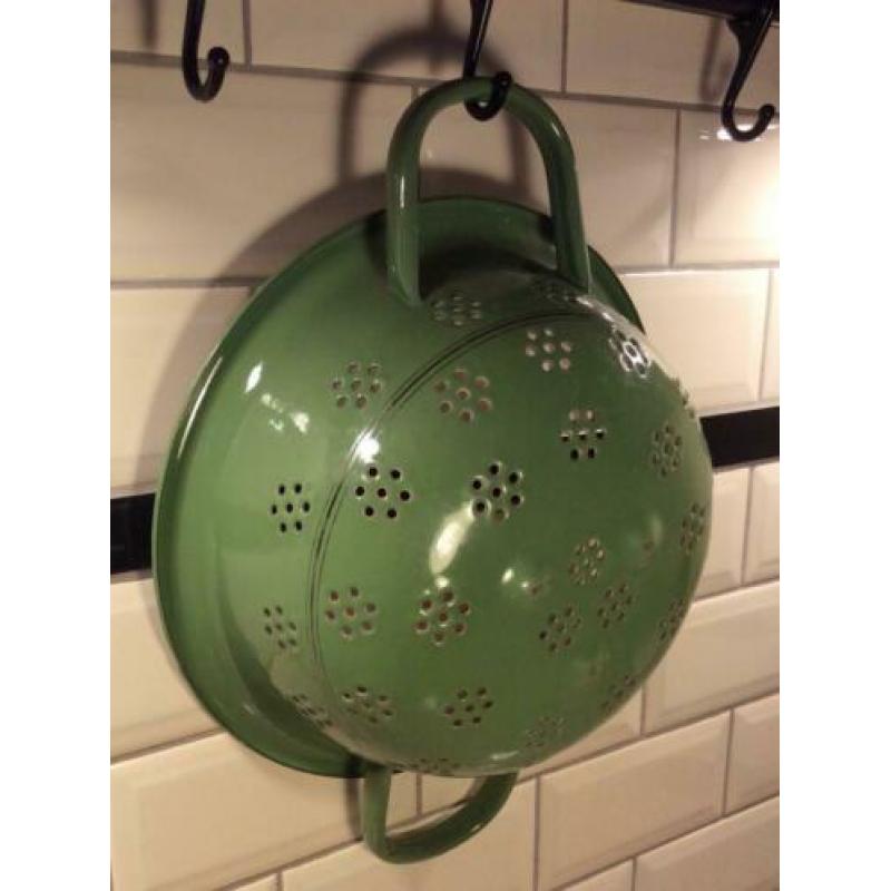 MOOI reseda groen vergiet met biezen