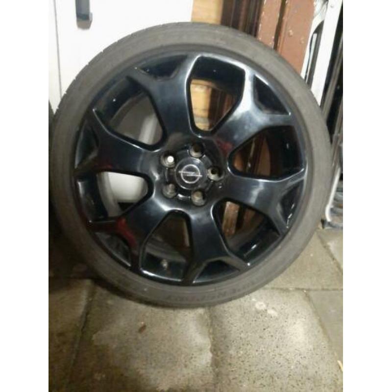 Opel velgen 18inch 5x110 black ( opc )