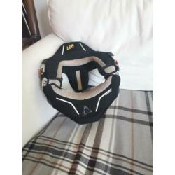 Leatt neckbrace maat s