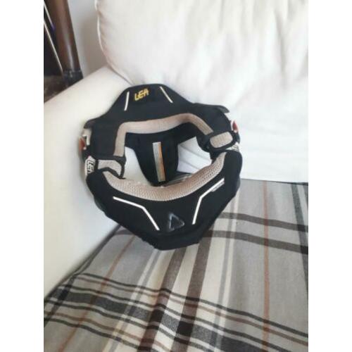 Leatt neckbrace maat s