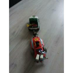 Vintage auto plus aanhanger met boot