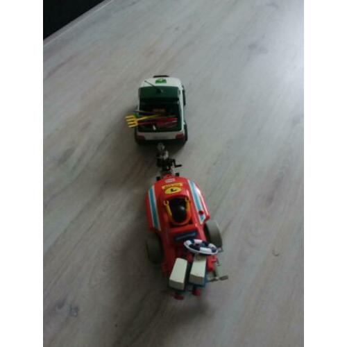 Vintage auto plus aanhanger met boot