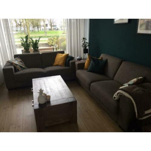 Mooie bruine 2- en 3-zits bank
