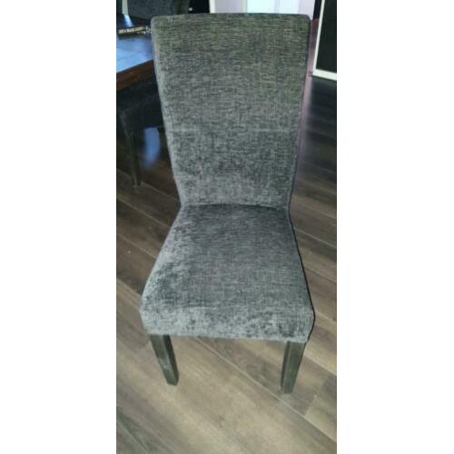 6 stoelen zwart verlours bekleed.